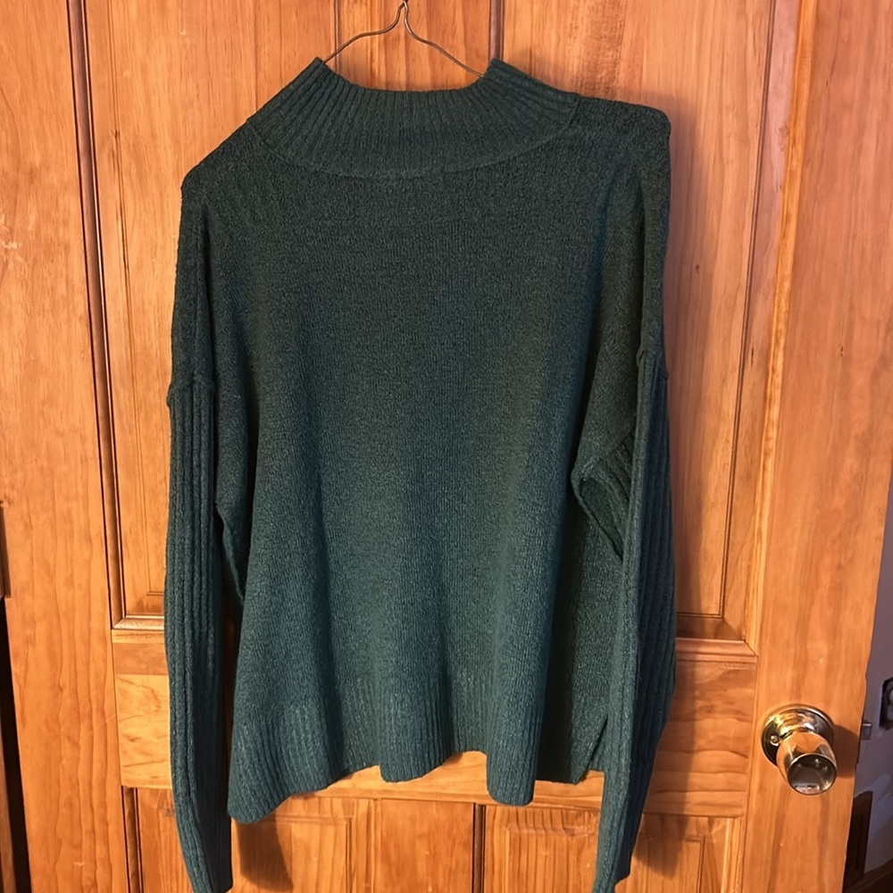 SO Green Turtleneck Sweater Size Medium - Picture 5 of 5